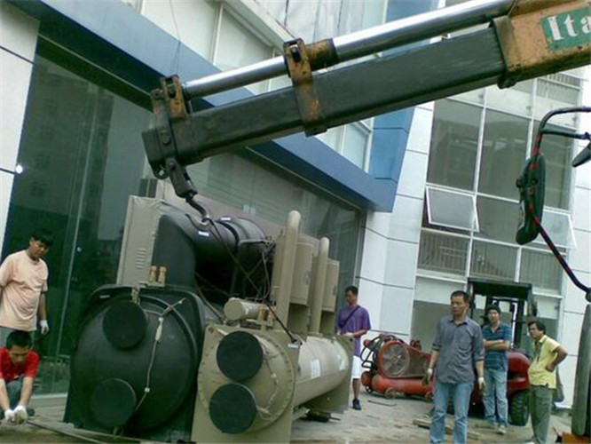 余干县随车吊和汽车吊的核心区别是什么？哪种更省钱？