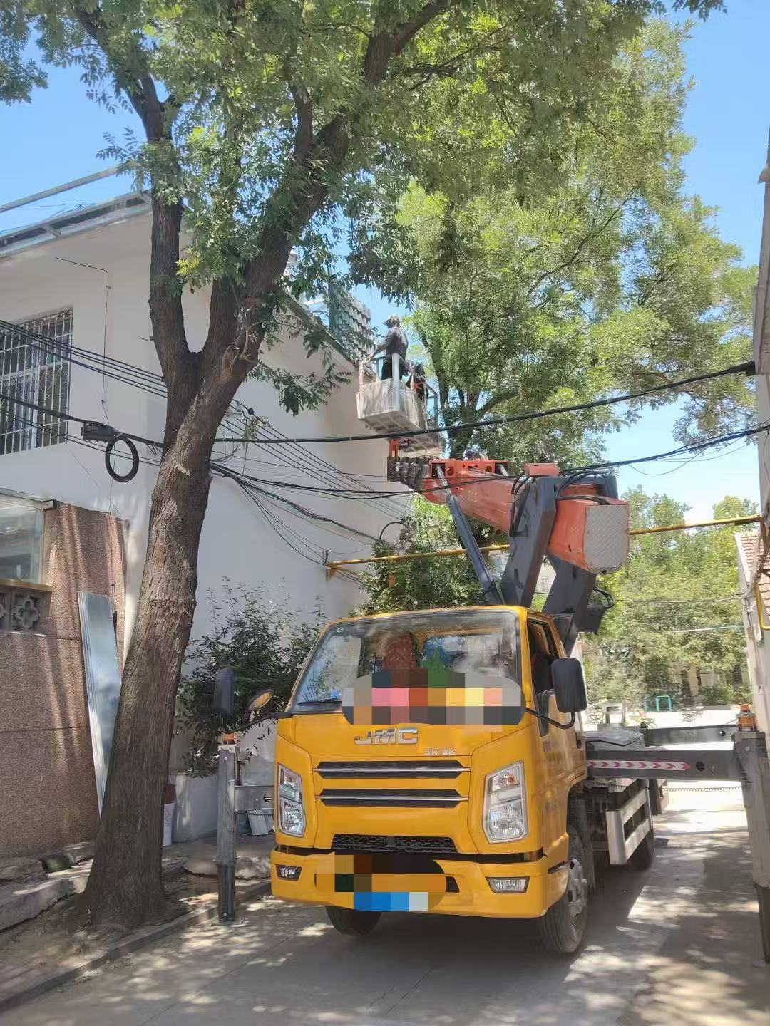 余干县高空作业车能吊装重物吗？最大承载多少公斤？