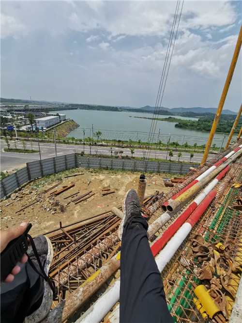 余干县作业中发生设备损坏或人员意外，责任怎么划分？