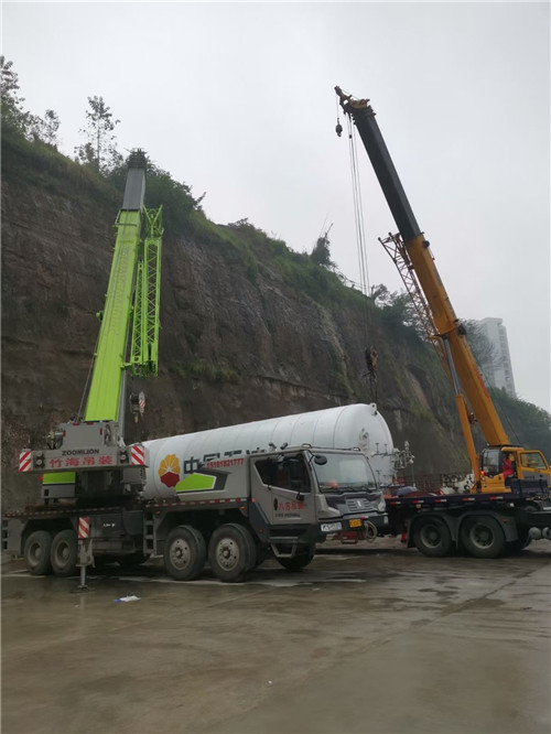 余干县“不怕风雨冻”—— 吊车的 “恶劣环境适应” 技术